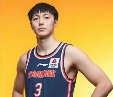 低迷，胡明轩被交易？曝广东探讨窗口期交易，谁注意朱芳雨表态|广东男篮|徐杰|篮板|广东宏远|伤病_新浪体育_新浪新闻