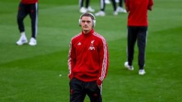 TA：去年欧冠作客利物浦给维尔茨留下深刻印象，范迪克也参与招募